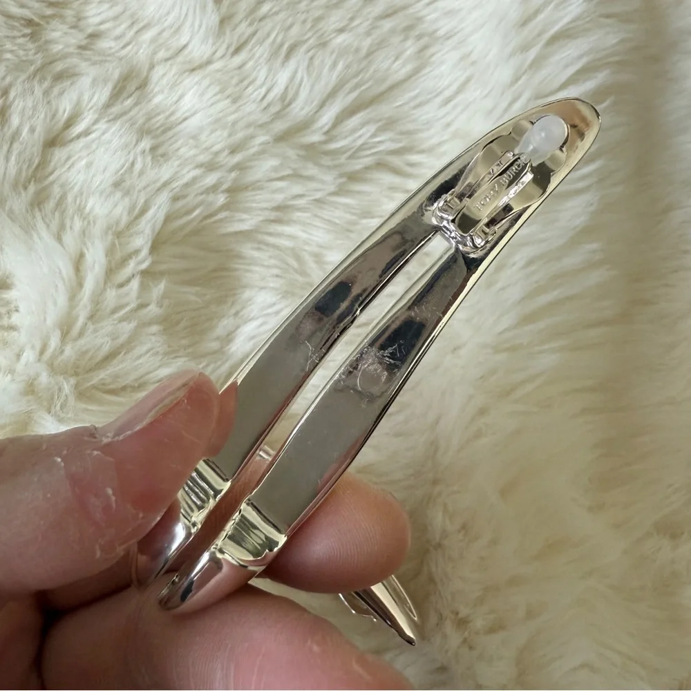 Tory Burch
Elongated Wave clip-on earrings - Picture 4 of 6